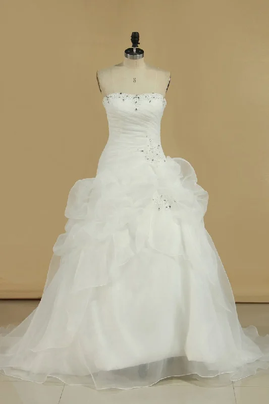 Wedding Dresses A-Line Sweetheart Court Train Crew Neckline Casual