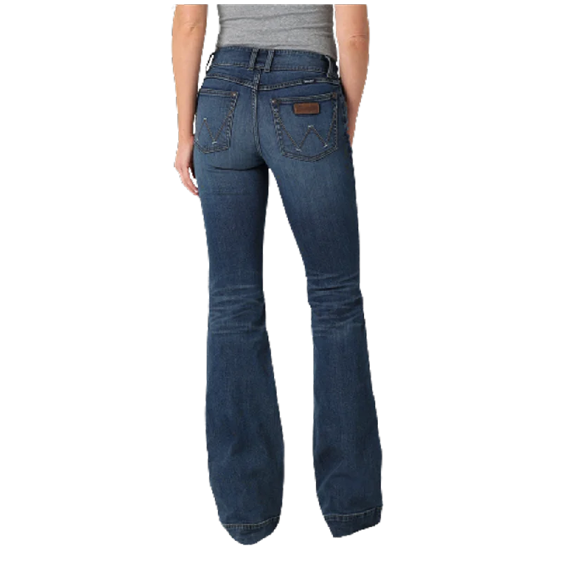 112328737 Wrangler Women's Retro Mae Trouser Mid Rise Jean - Blair Trousers Travel Practical